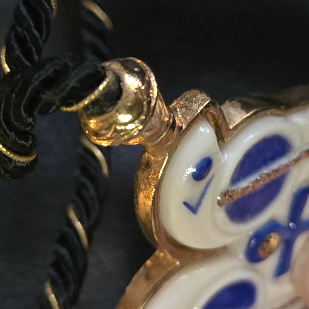 Porcelain & gold vintage Egyptian dual Uraeus/Cobra & Ankh pendant - Picture 11 of 11